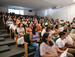 Prefeitura de Maracaju dá posse a 107 novos servidores públicos da educação.