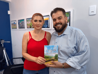 Vereador Robert Ziemann celebra a recepção do livro 