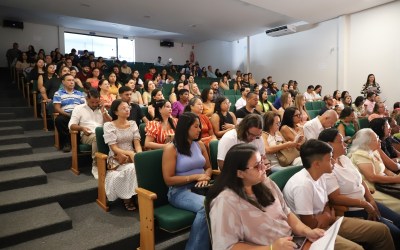 Prefeitura de Maracaju dá posse a 107 novos servidores públicos da educação.