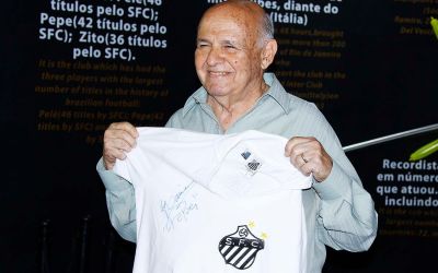 Bicampeão mundial em 58 e 62, Pepe, o "Canhão da Vila" celebra 90 anos nesta terça